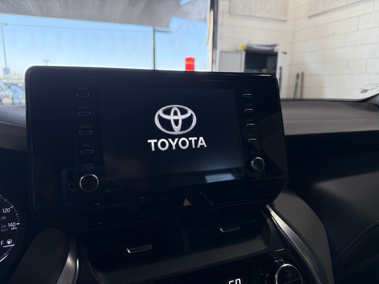 Thumbnail: 2021 Toyota Venza - 4