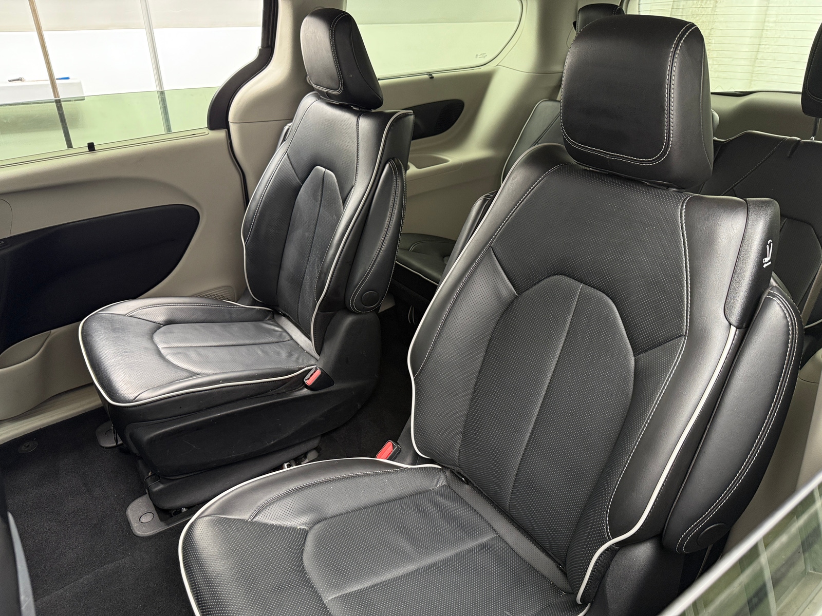 Thumbnail: 2022 Chrysler Pacifica - 5