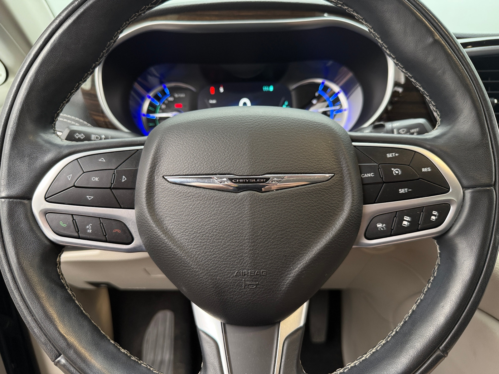 Thumbnail: 2022 Chrysler Pacifica - 4