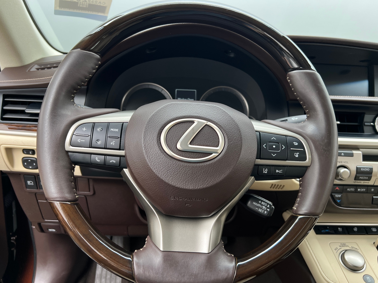 Thumbnail: 2016 Lexus ES - 4