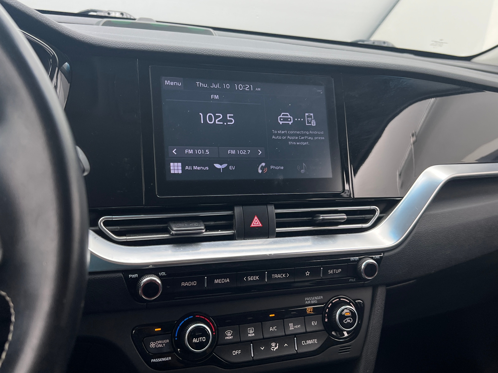 Thumbnail: 2022 Kia Niro - 3