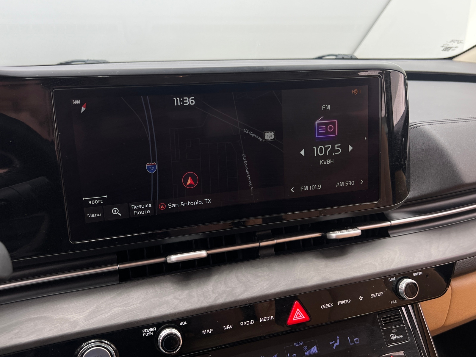 Thumbnail: 2022 Kia Carnival - 3