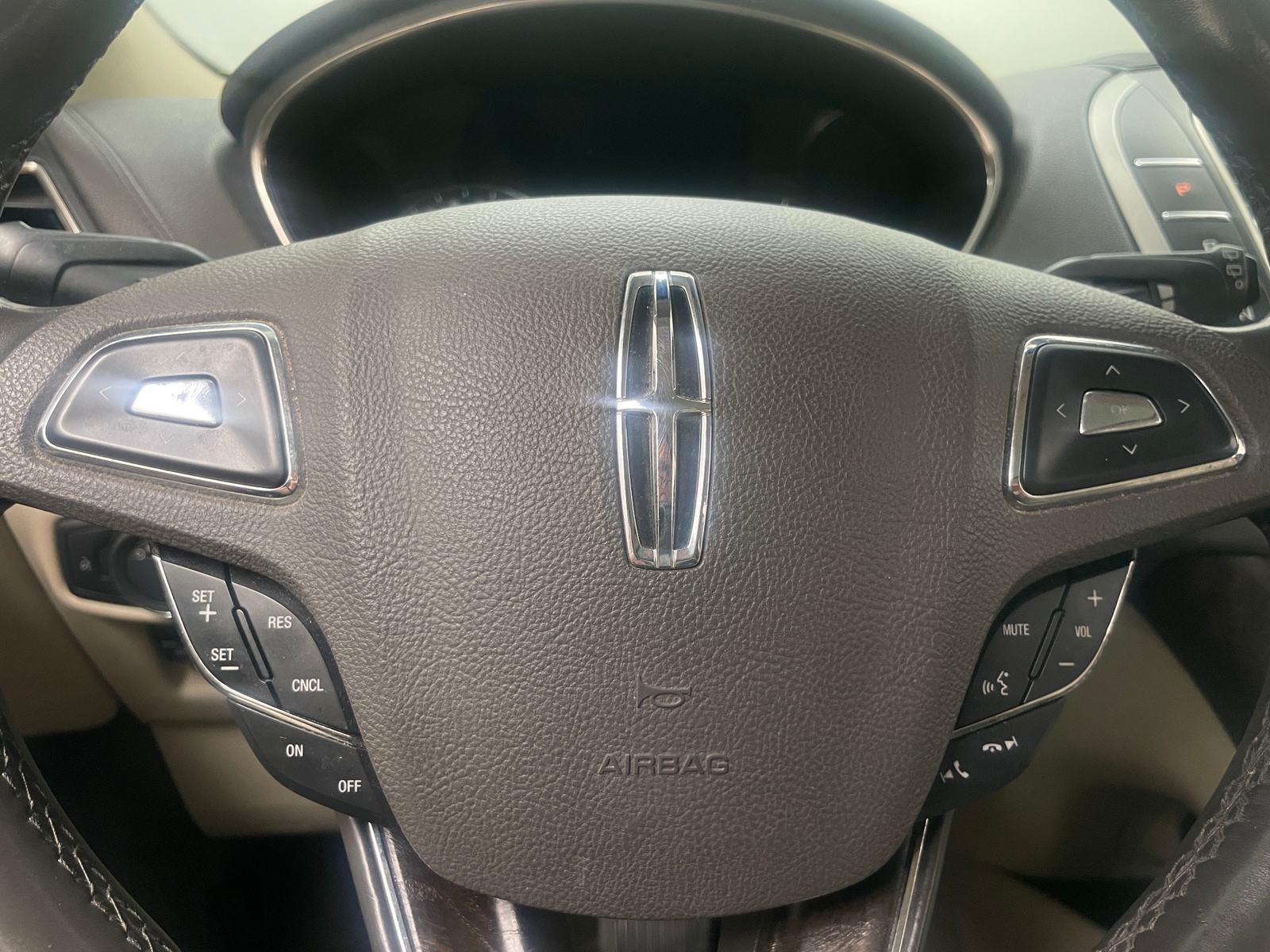 Thumbnail: 2016 Lincoln MKX - 4