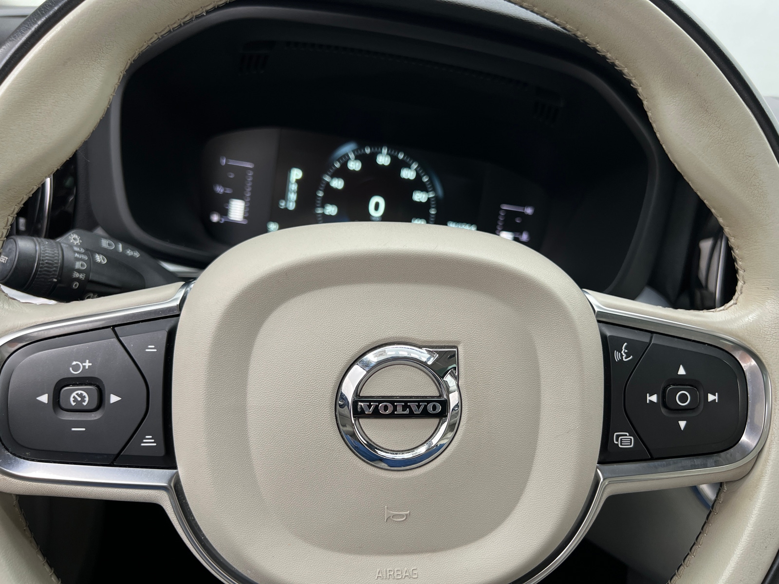 Thumbnail: 2019 Volvo XC60 - 5