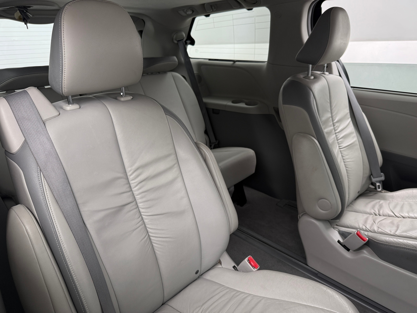 Thumbnail: 2011 Toyota Sienna - 5