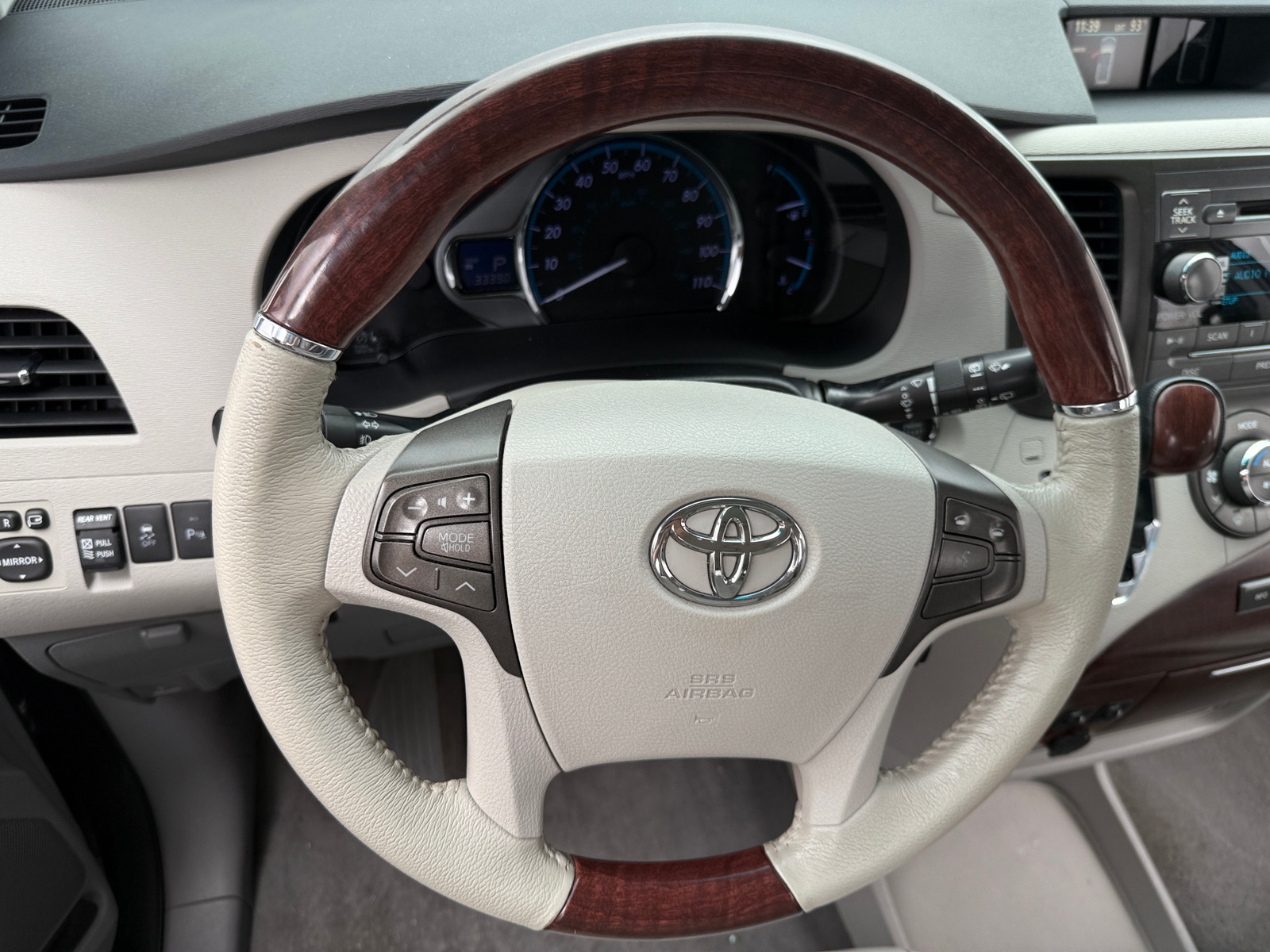 Thumbnail: 2011 Toyota Sienna - 4