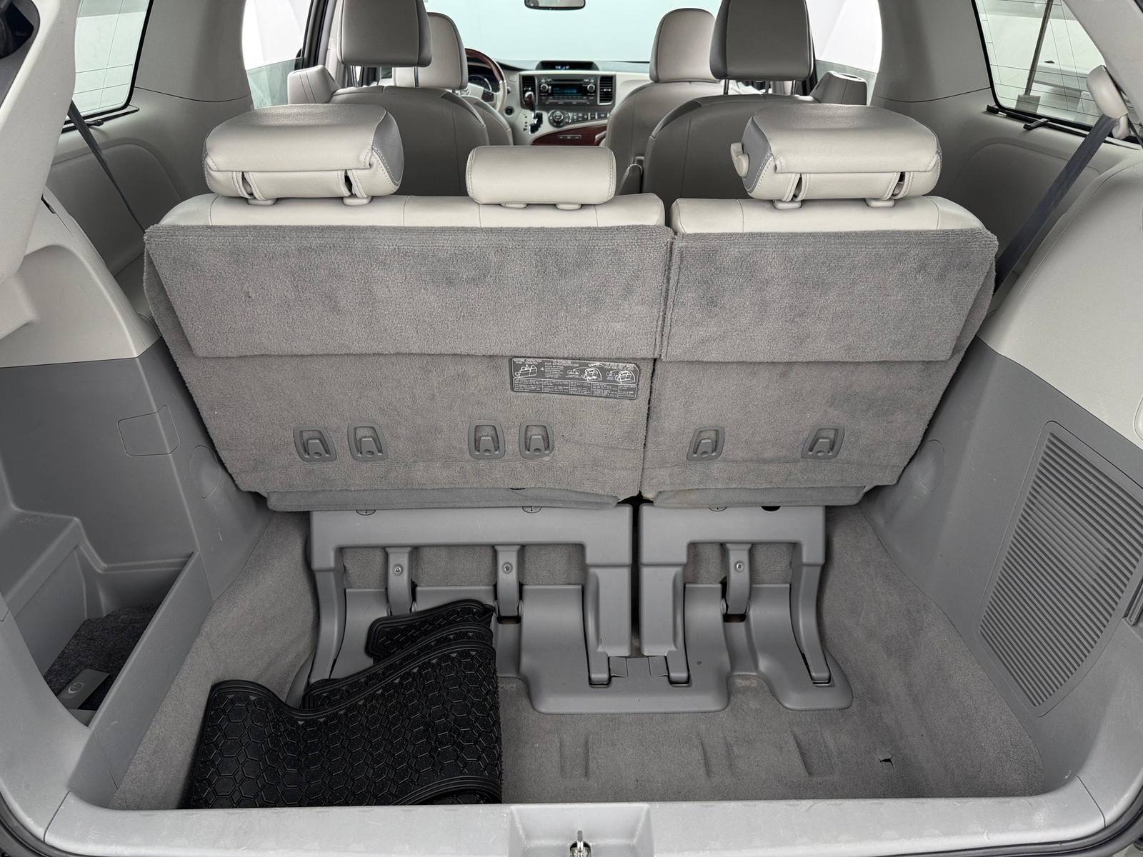 Thumbnail: 2011 Toyota Sienna - 6