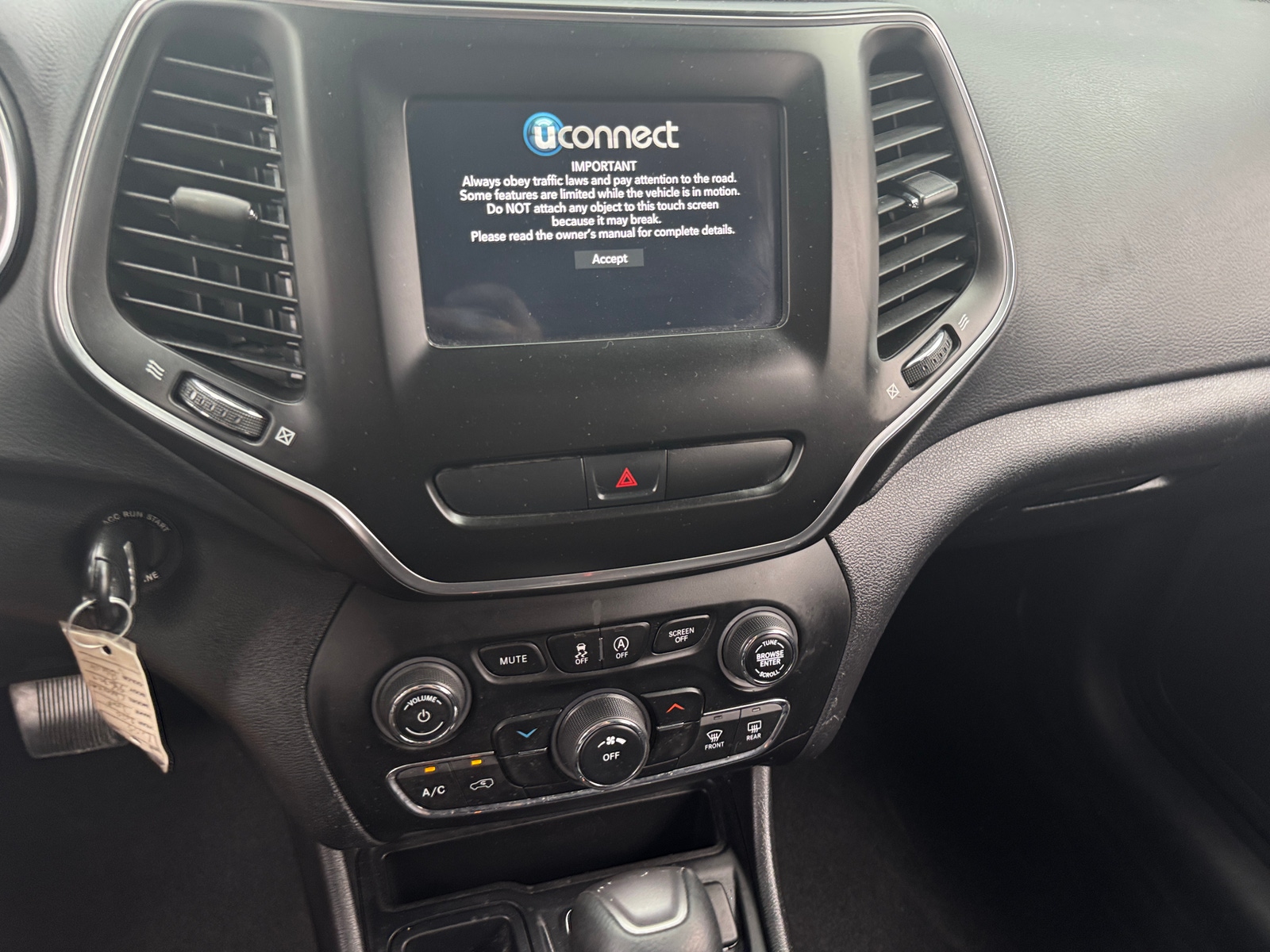 Thumbnail: 2020 Jeep Cherokee - 4