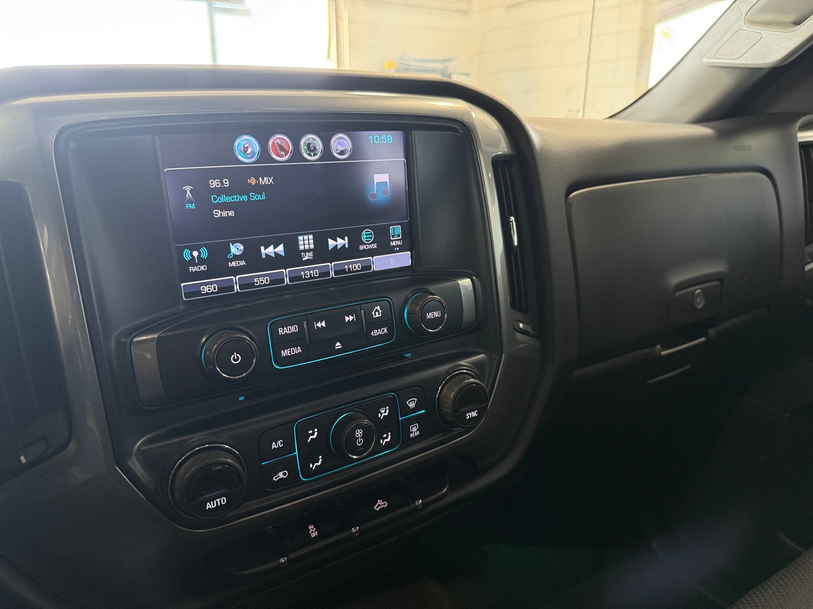 Thumbnail: 2018 Chevrolet Silverado 1500 - 4
