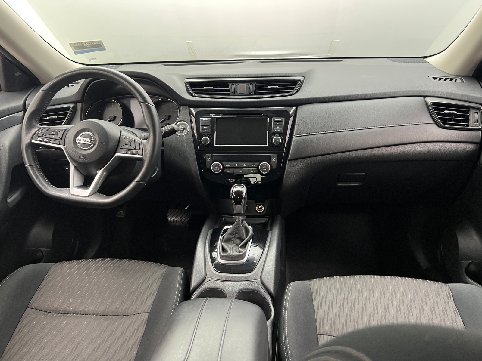 Thumbnail: 2018 Nissan Rogue - 3