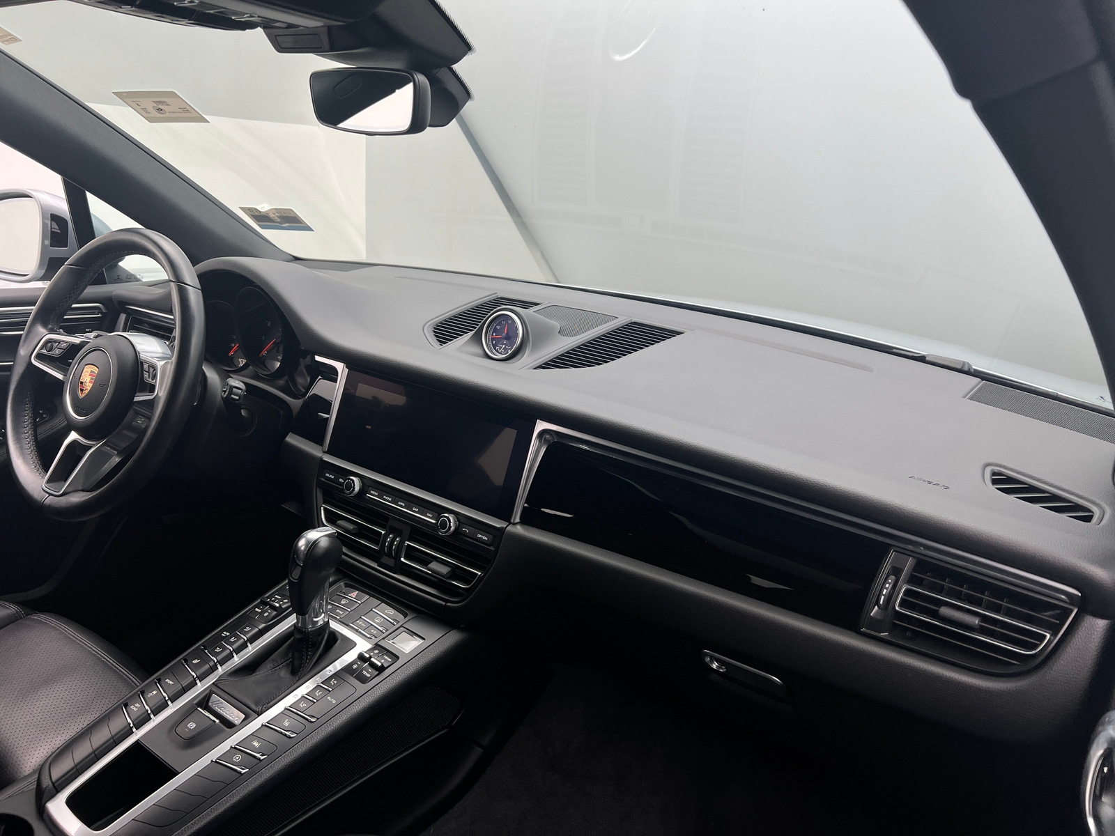 Thumbnail: 2020 Porsche Macan - 2