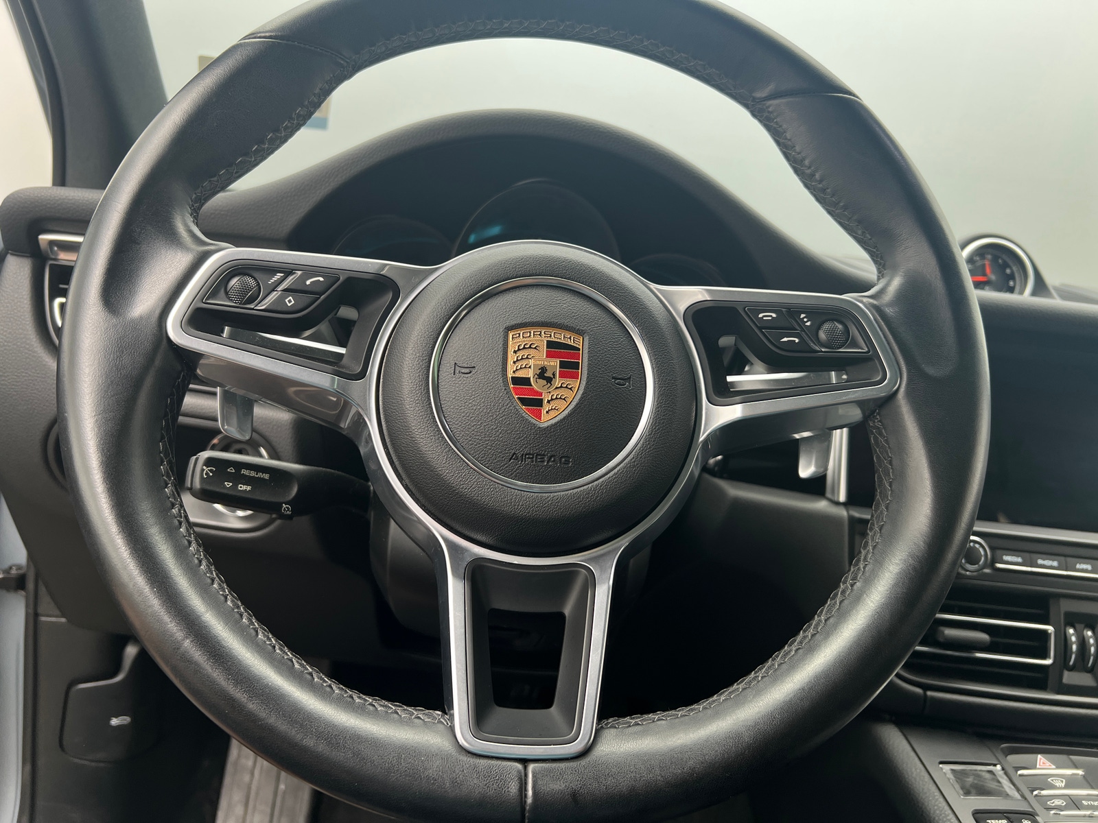Thumbnail: 2020 Porsche Macan - 4