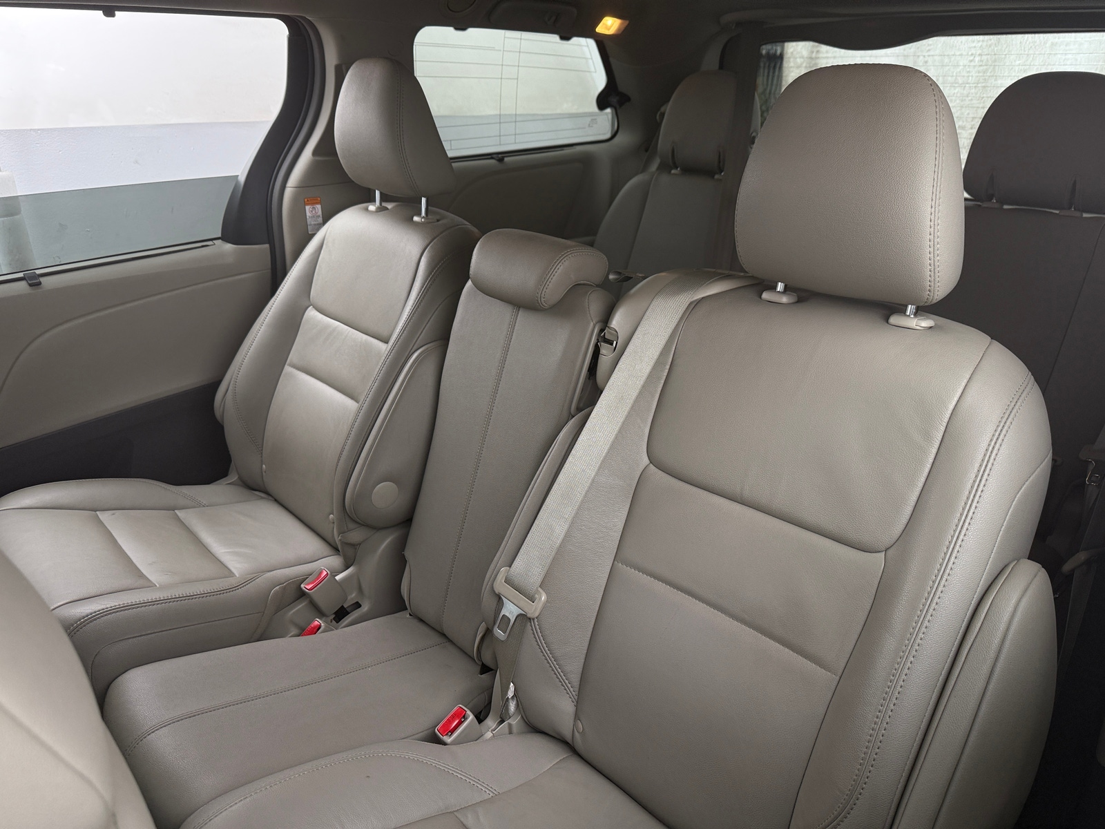 Thumbnail: 2017 Toyota Sienna - 5