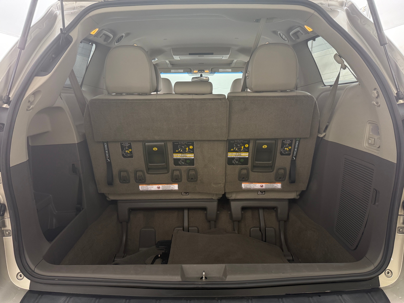 Thumbnail: 2017 Toyota Sienna - 6