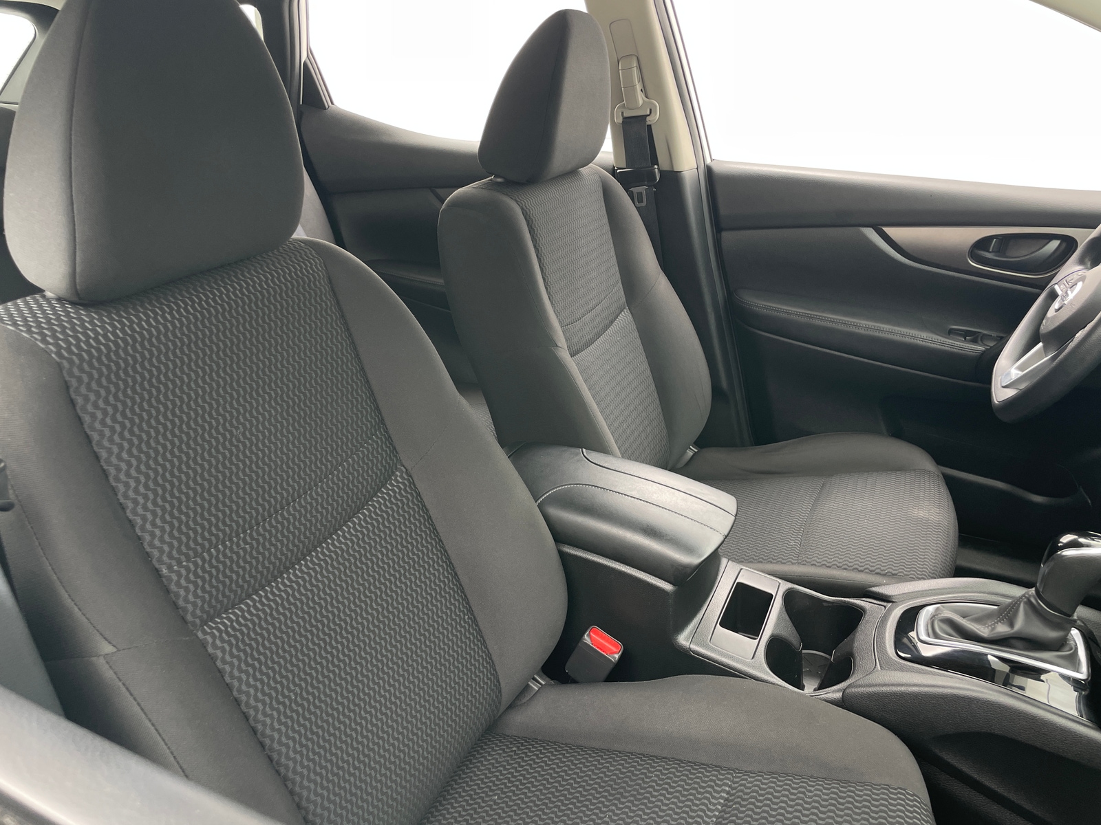 Thumbnail: 2018 Nissan Rogue Sport - 2