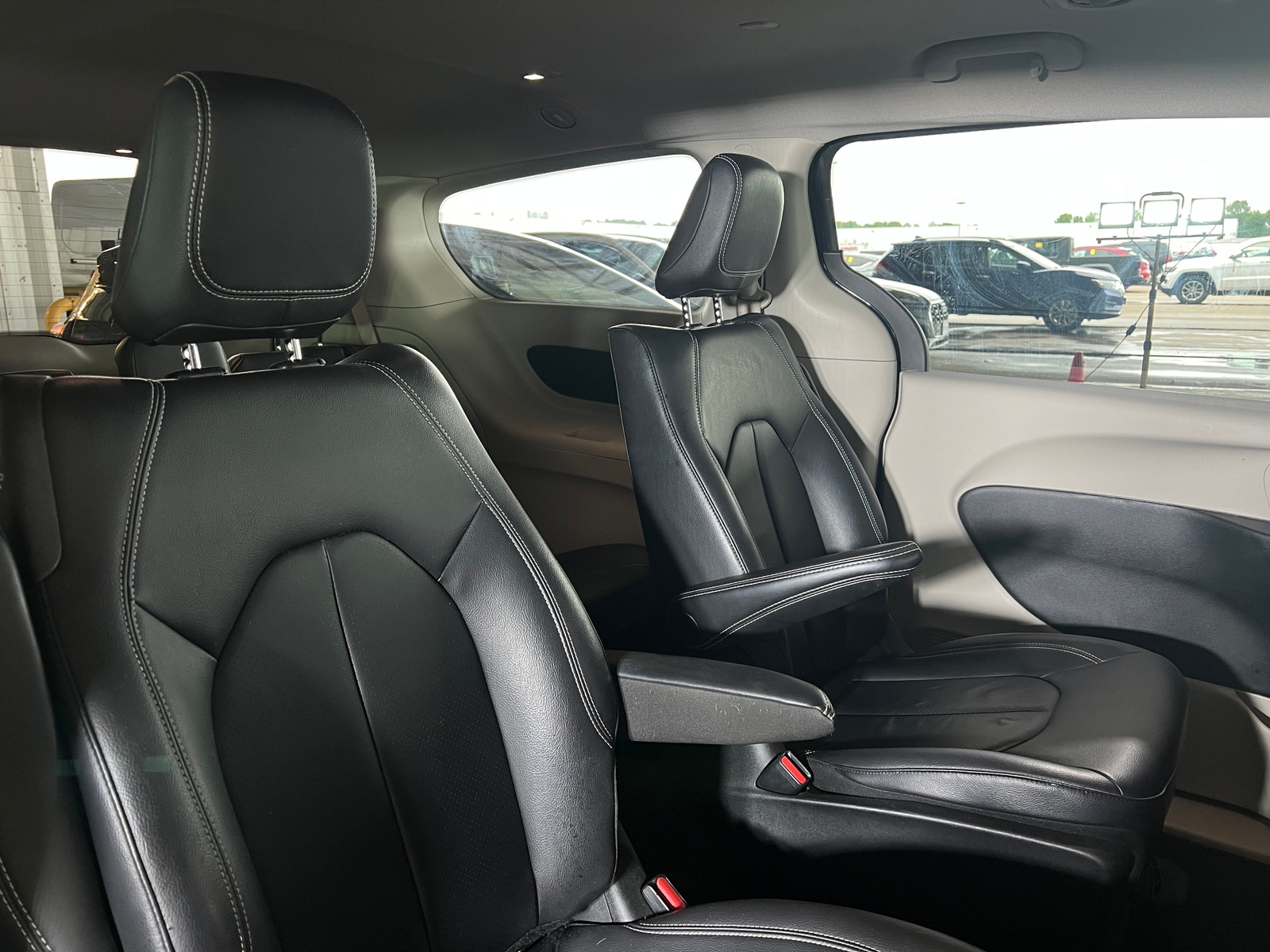 Thumbnail: 2022 Chrysler Pacifica - 5
