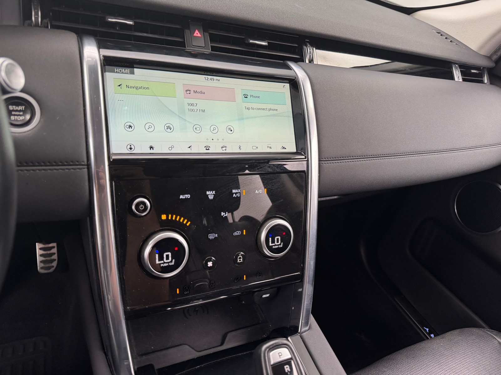 Thumbnail: 2020 Land Rover Discovery Sport - 3