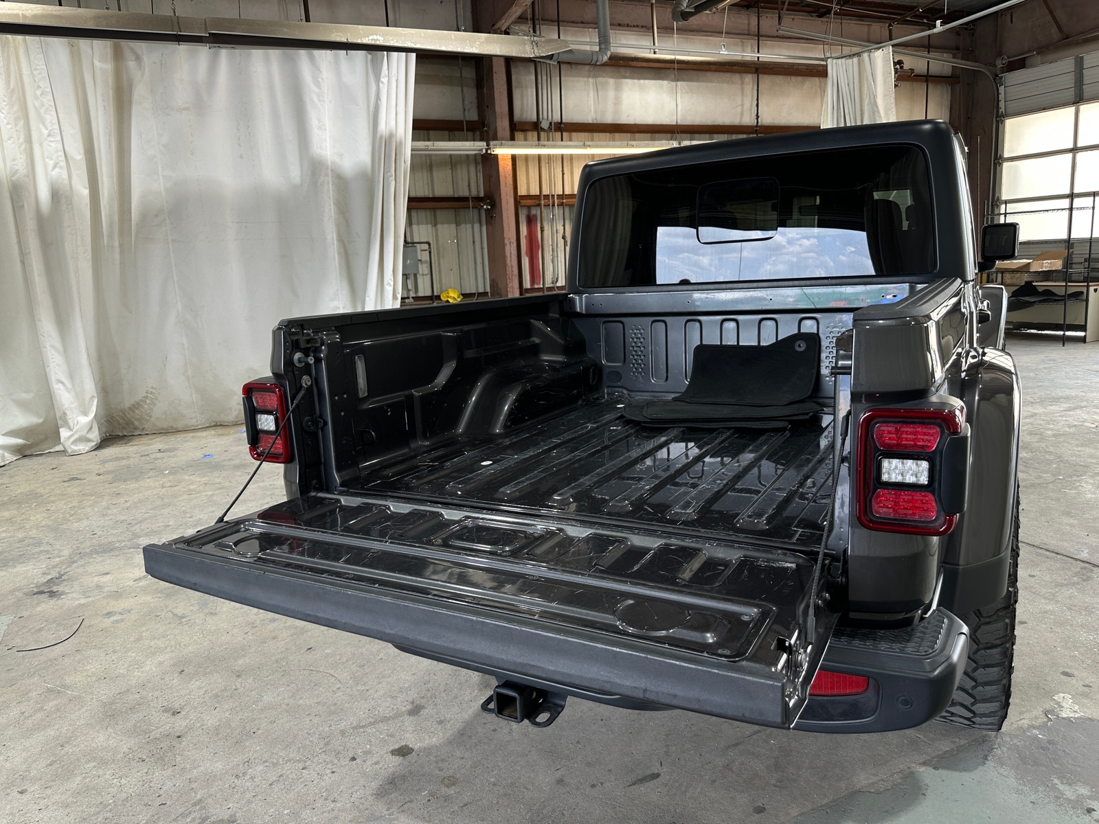 Thumbnail: 2021 Jeep Gladiator - 7