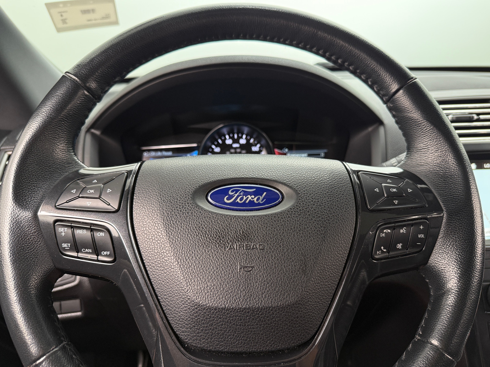 Thumbnail: 2019 Ford Explorer - 4