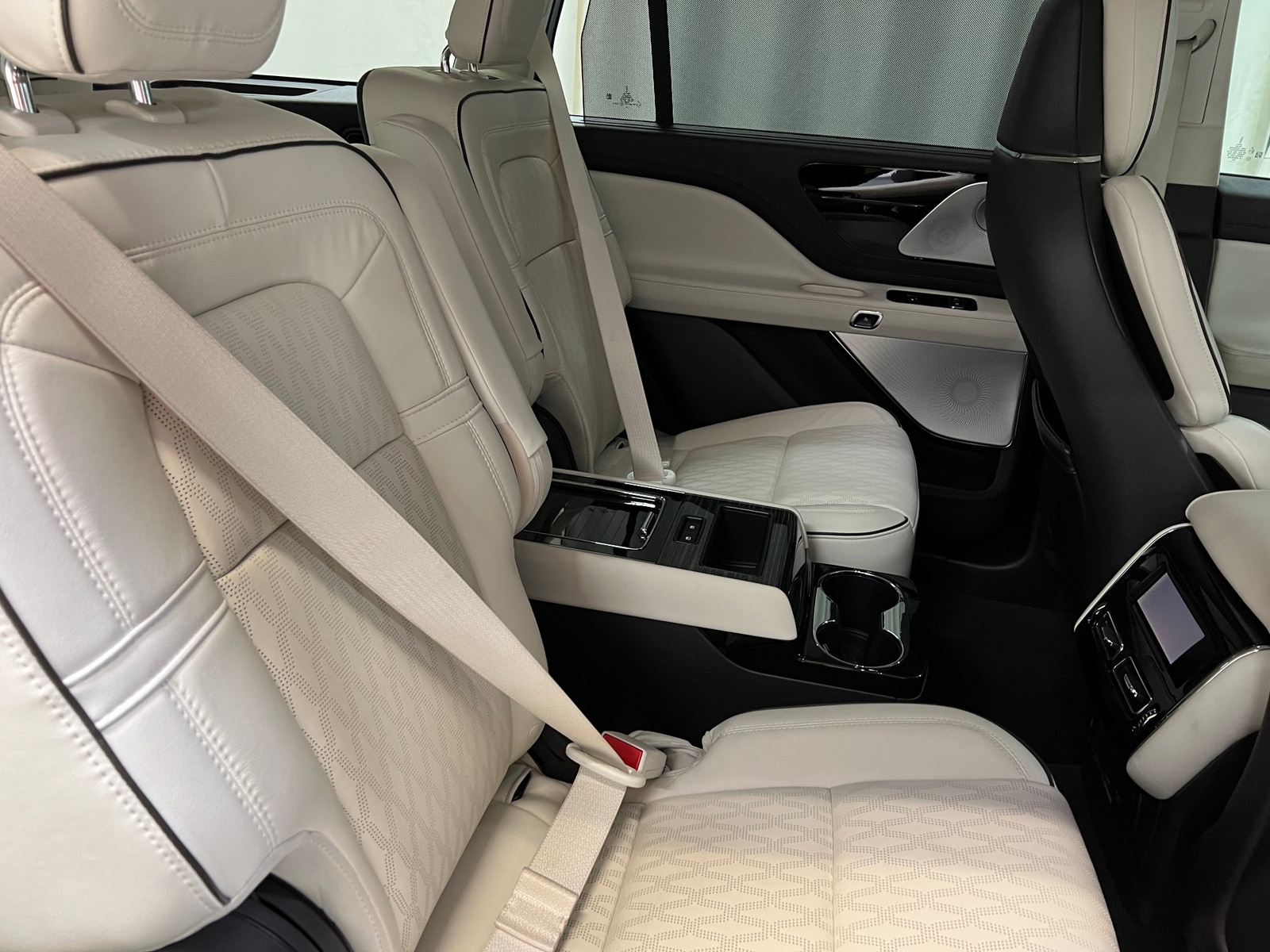 Thumbnail: 2022 Lincoln Aviator - 5