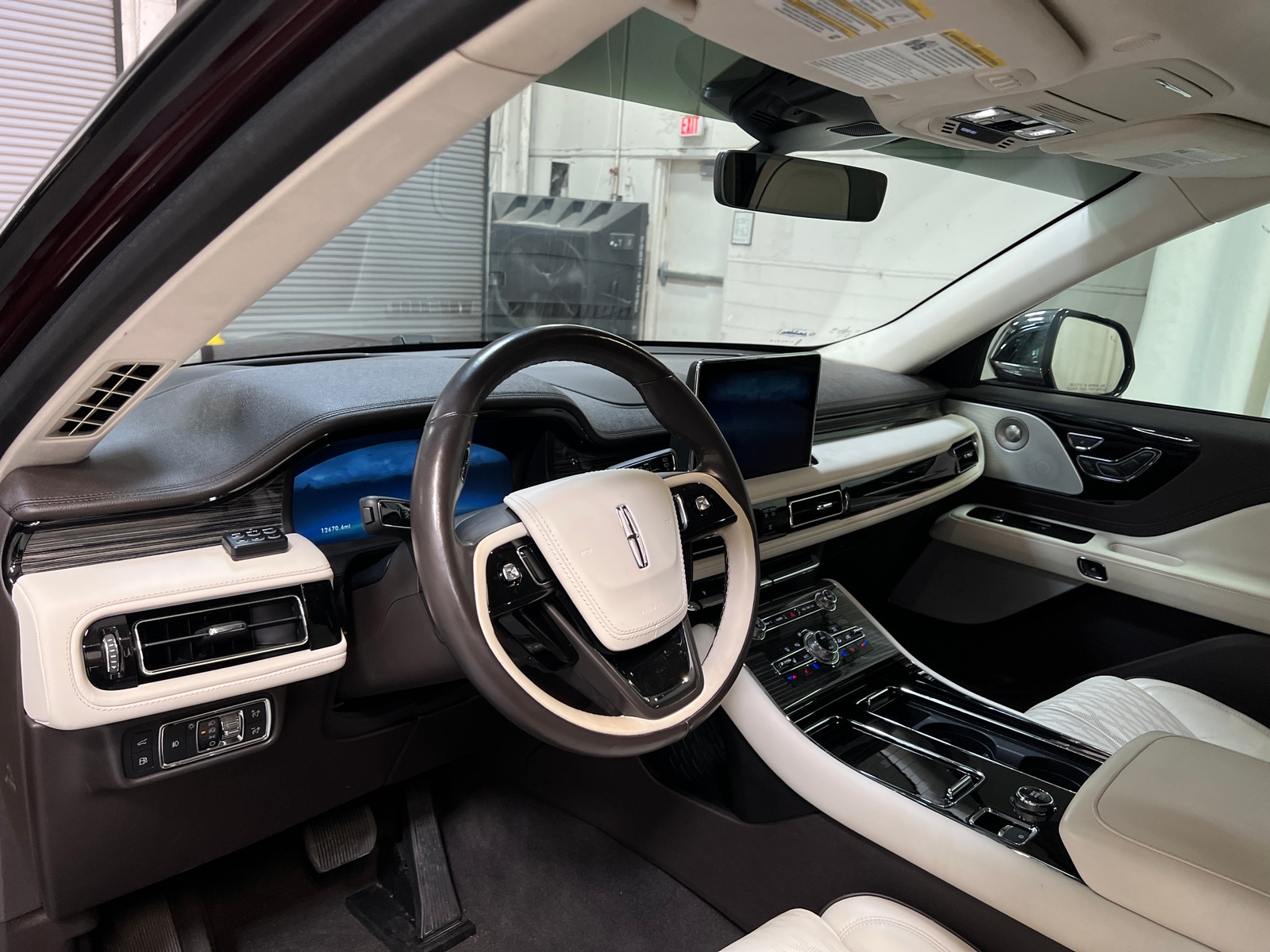 Thumbnail: 2022 Lincoln Aviator - 2