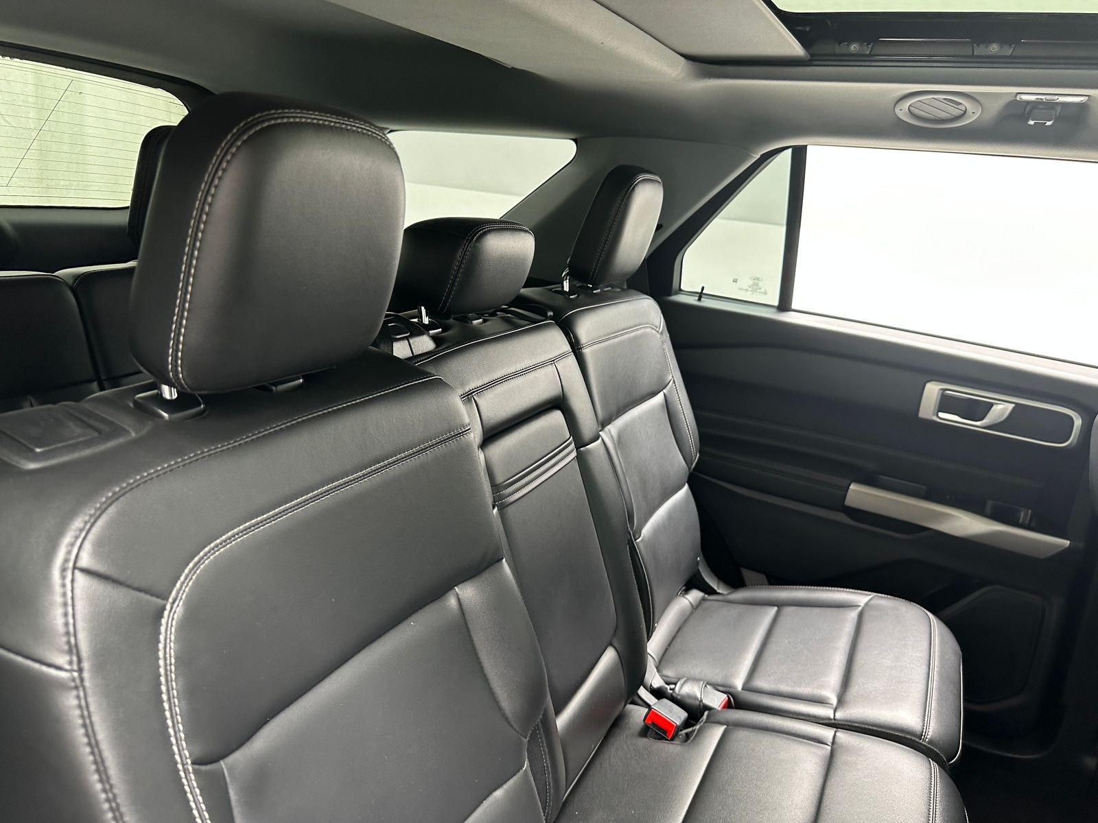 Thumbnail: 2022 Ford Explorer - 6