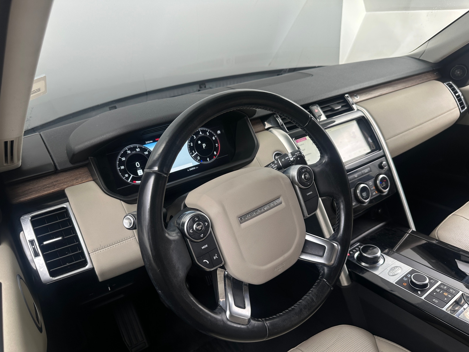 Thumbnail: 2018 Land Rover Discovery - 2
