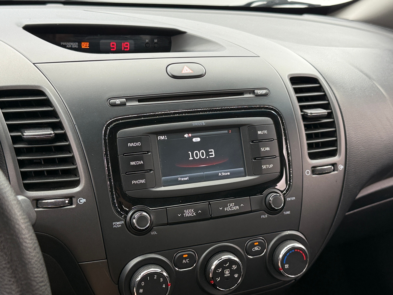 Thumbnail: 2017 Kia Forte - 4