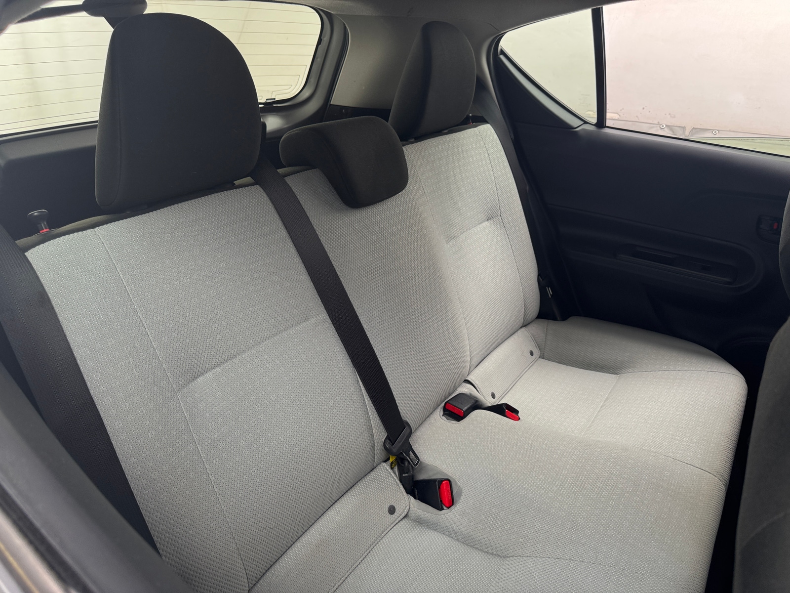 Thumbnail: 2018 Toyota Prius c - 6