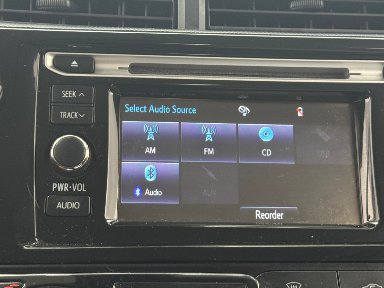 Thumbnail: 2018 Toyota Prius c - 4