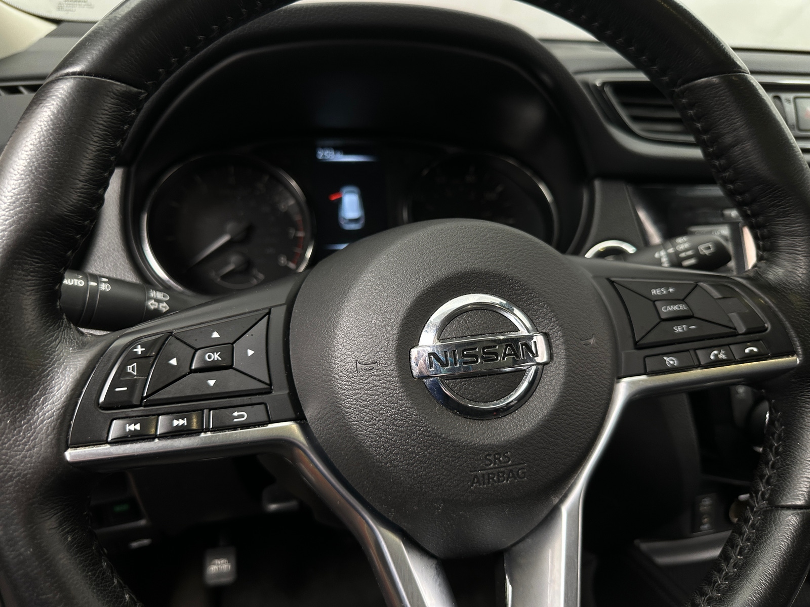 Thumbnail: 2017 Nissan Rogue - 4