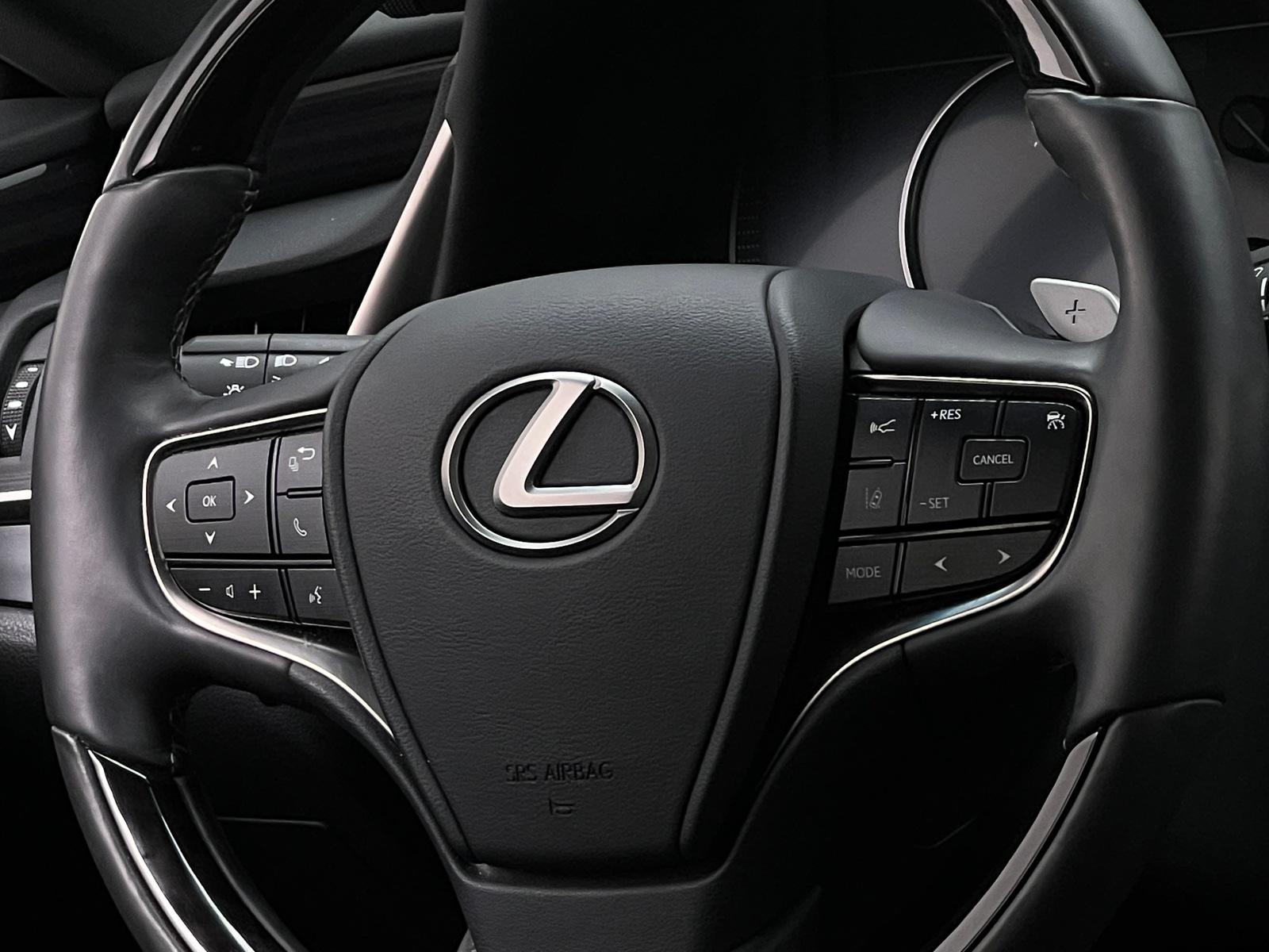 Thumbnail: 2020 Lexus ES - 4