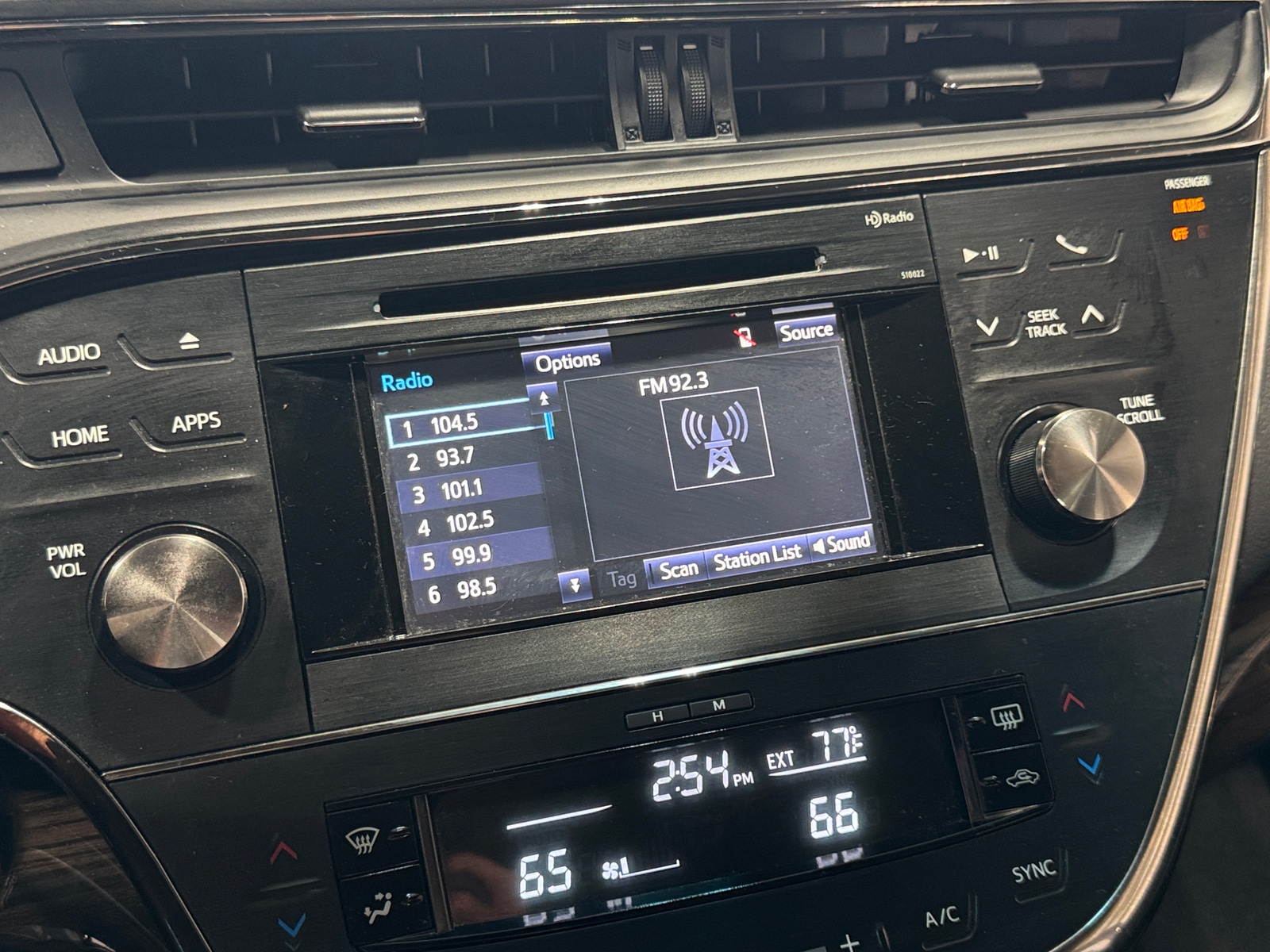 Thumbnail: 2015 Toyota Avalon - 3
