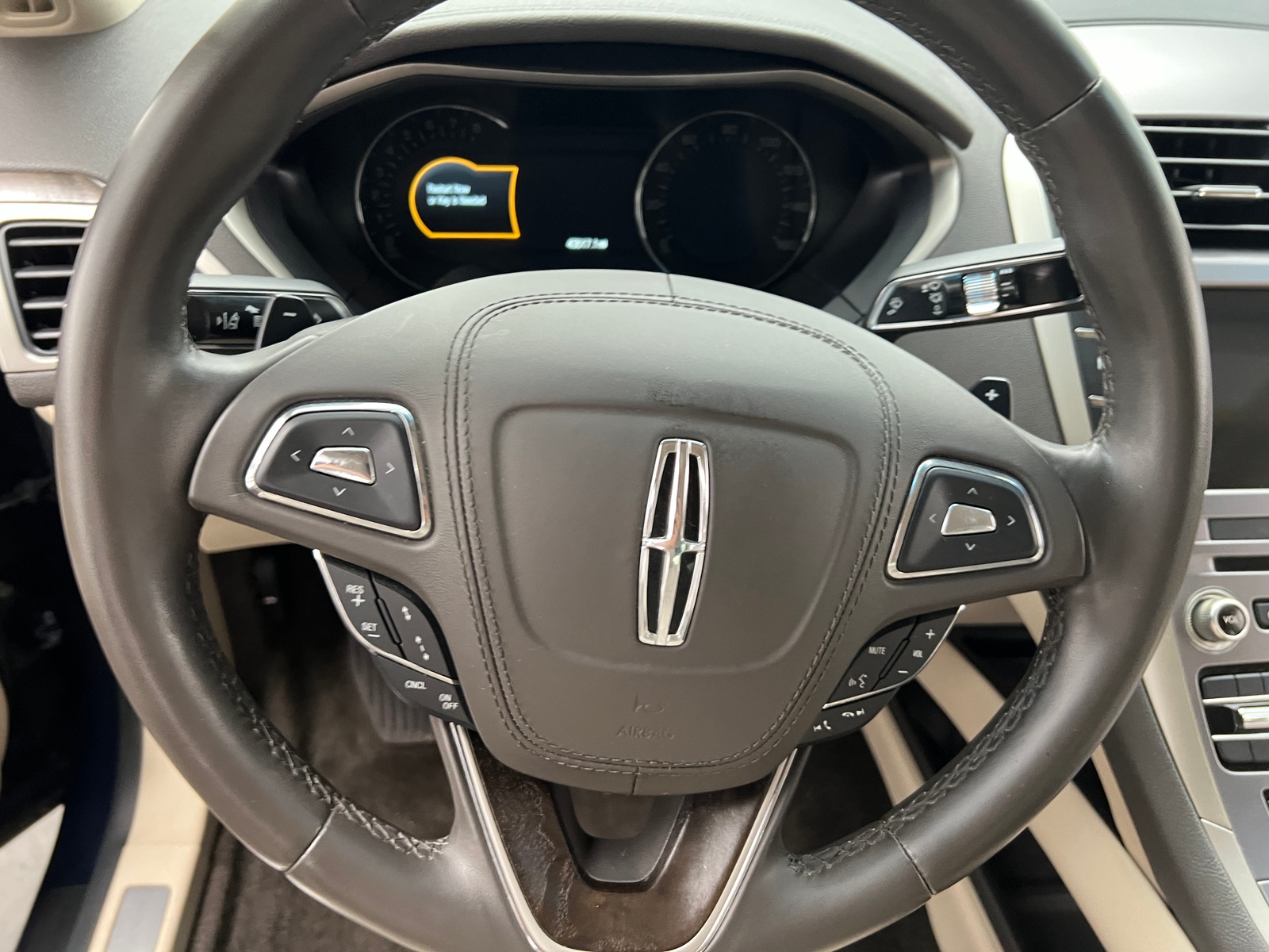Thumbnail: 2017 Lincoln MKZ - 4