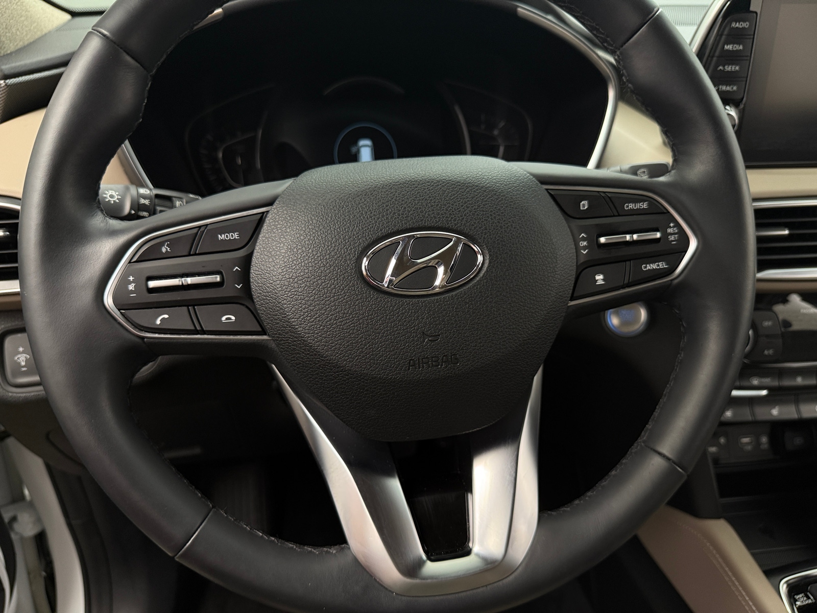 Thumbnail: 2019 Hyundai Santa Fe - 4