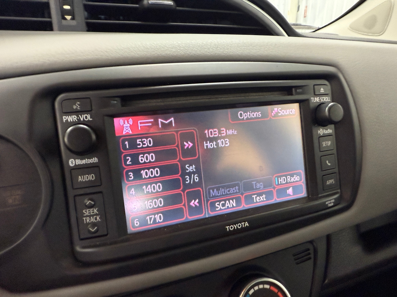 Thumbnail: 2015 Toyota Yaris - 4