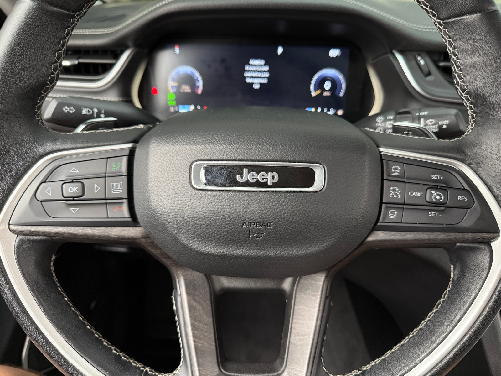 Thumbnail: 2022 Jeep Grand Cherokee L - 4