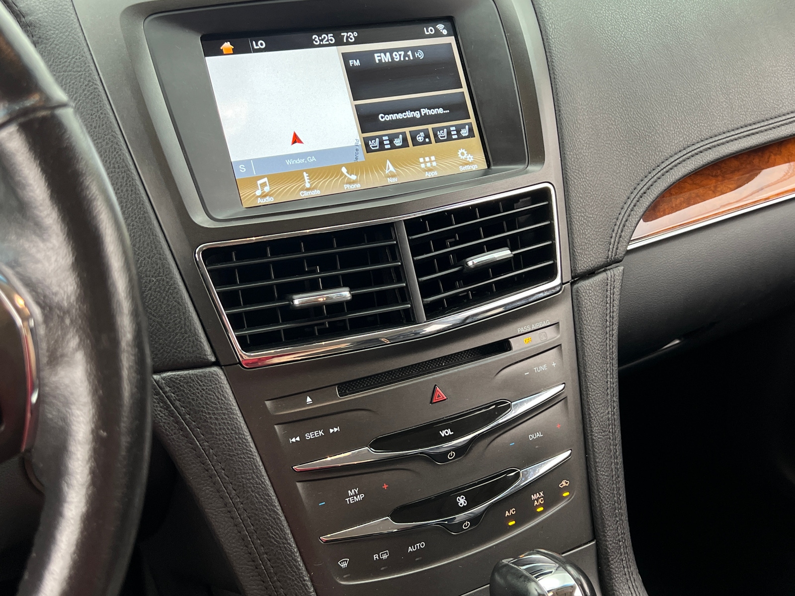 Thumbnail: 2016 Lincoln MKT - 3