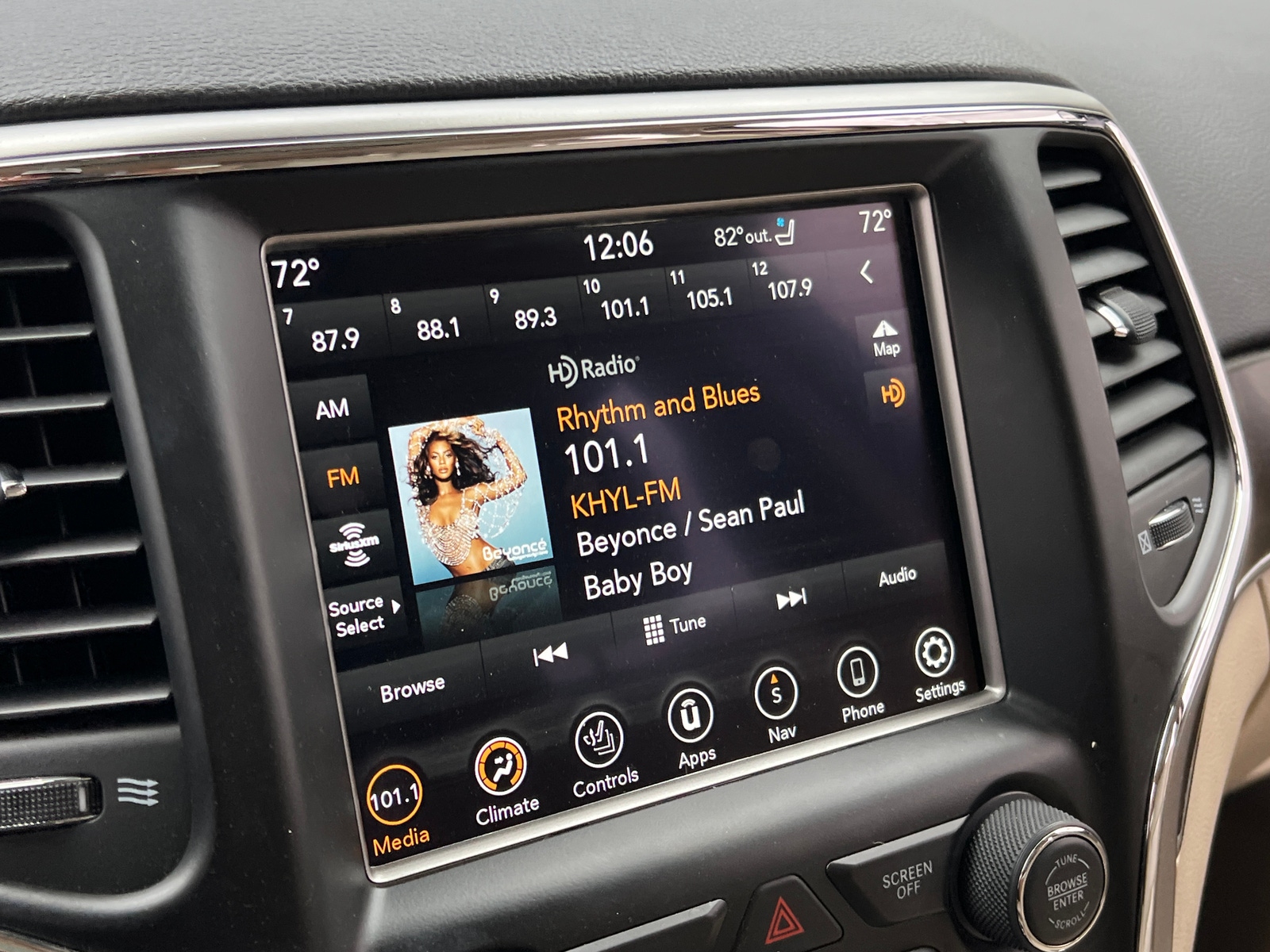 Thumbnail: 2018 Jeep Grand Cherokee - 3