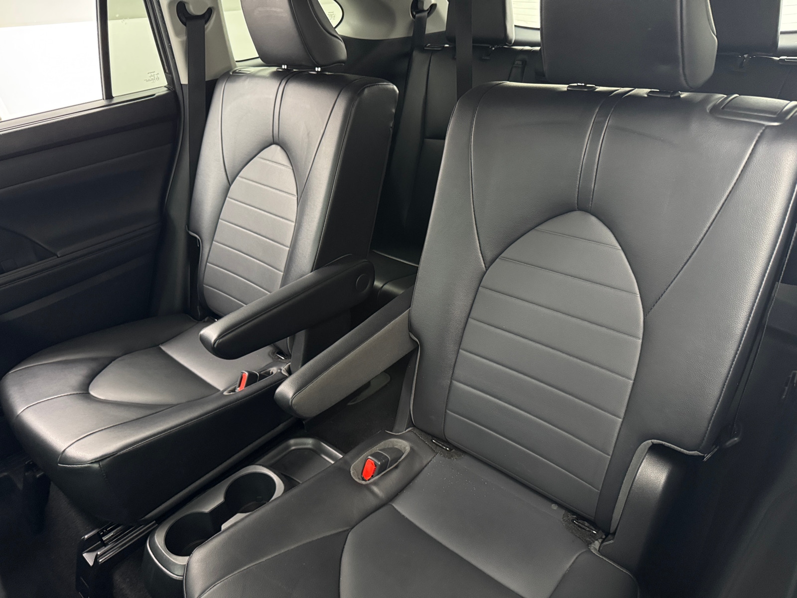 Thumbnail: 2022 Toyota Highlander - 5