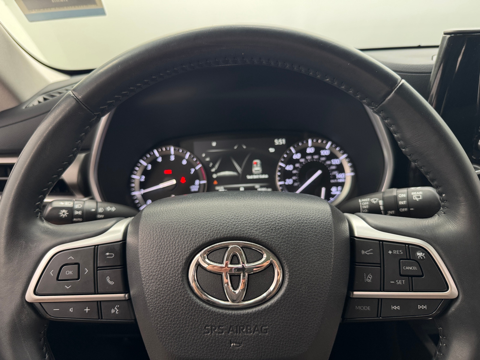 Thumbnail: 2022 Toyota Highlander - 4
