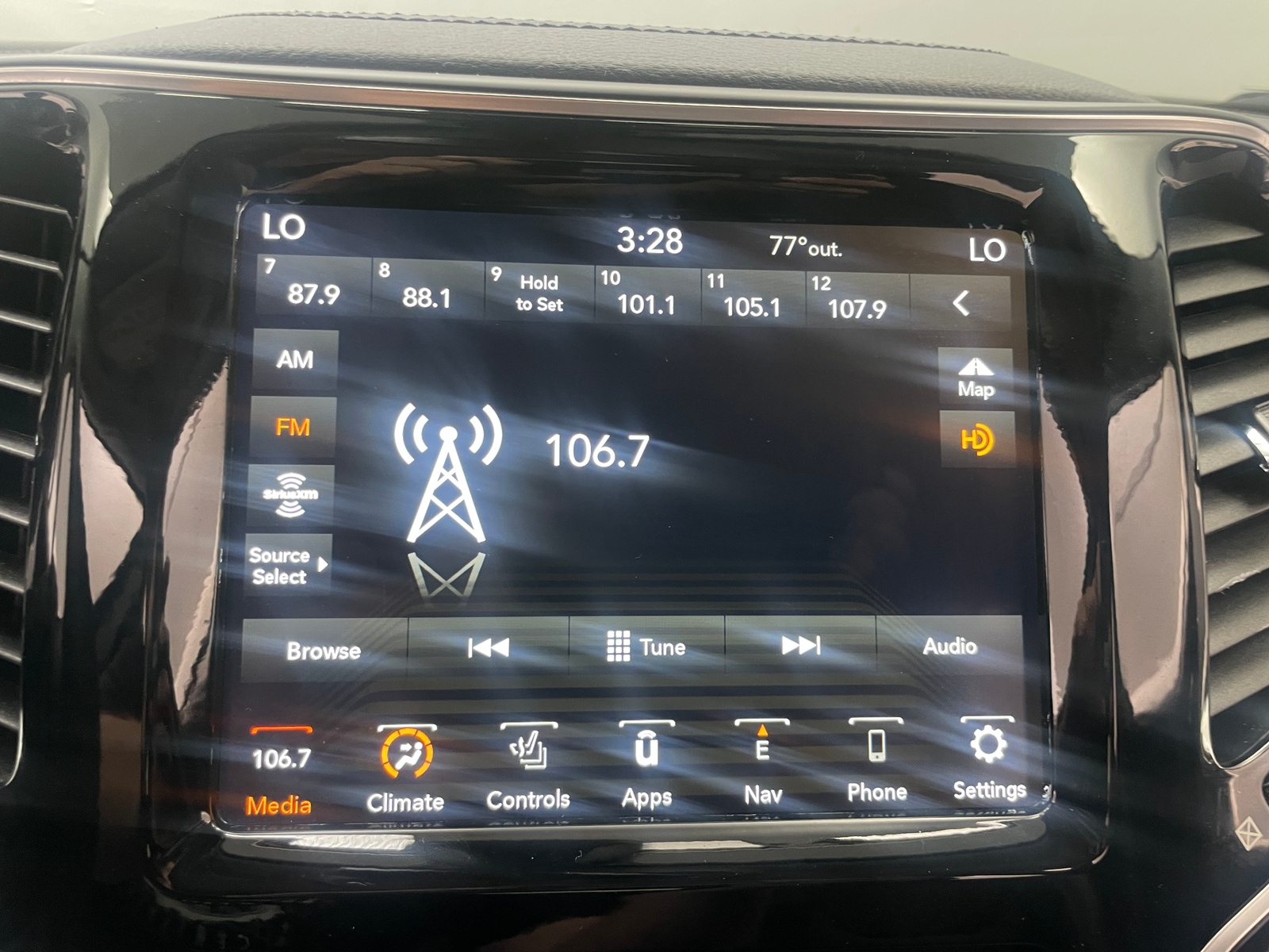 Thumbnail: 2020 Jeep Cherokee - 3
