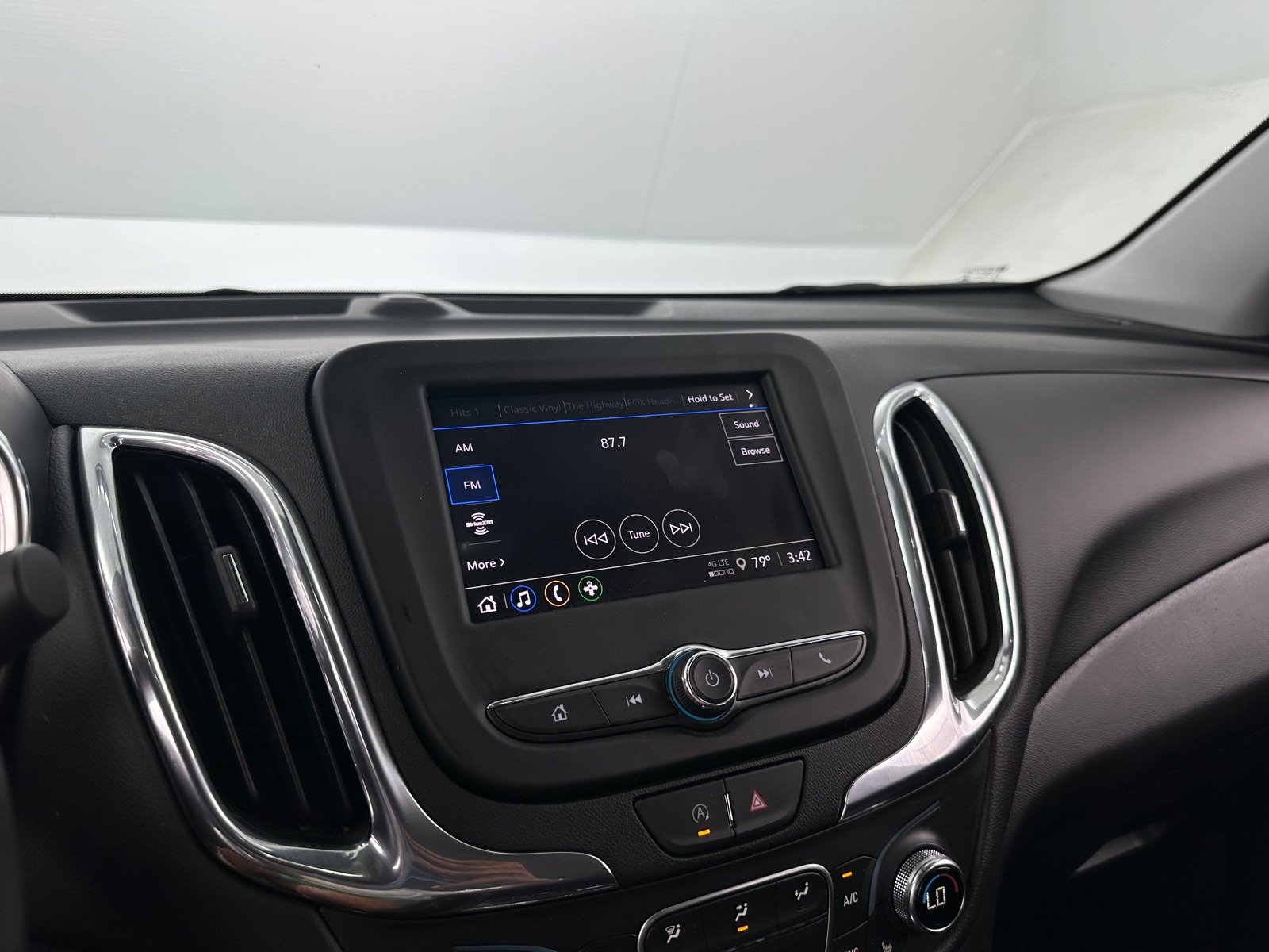 Thumbnail: 2022 Chevrolet Equinox - 4