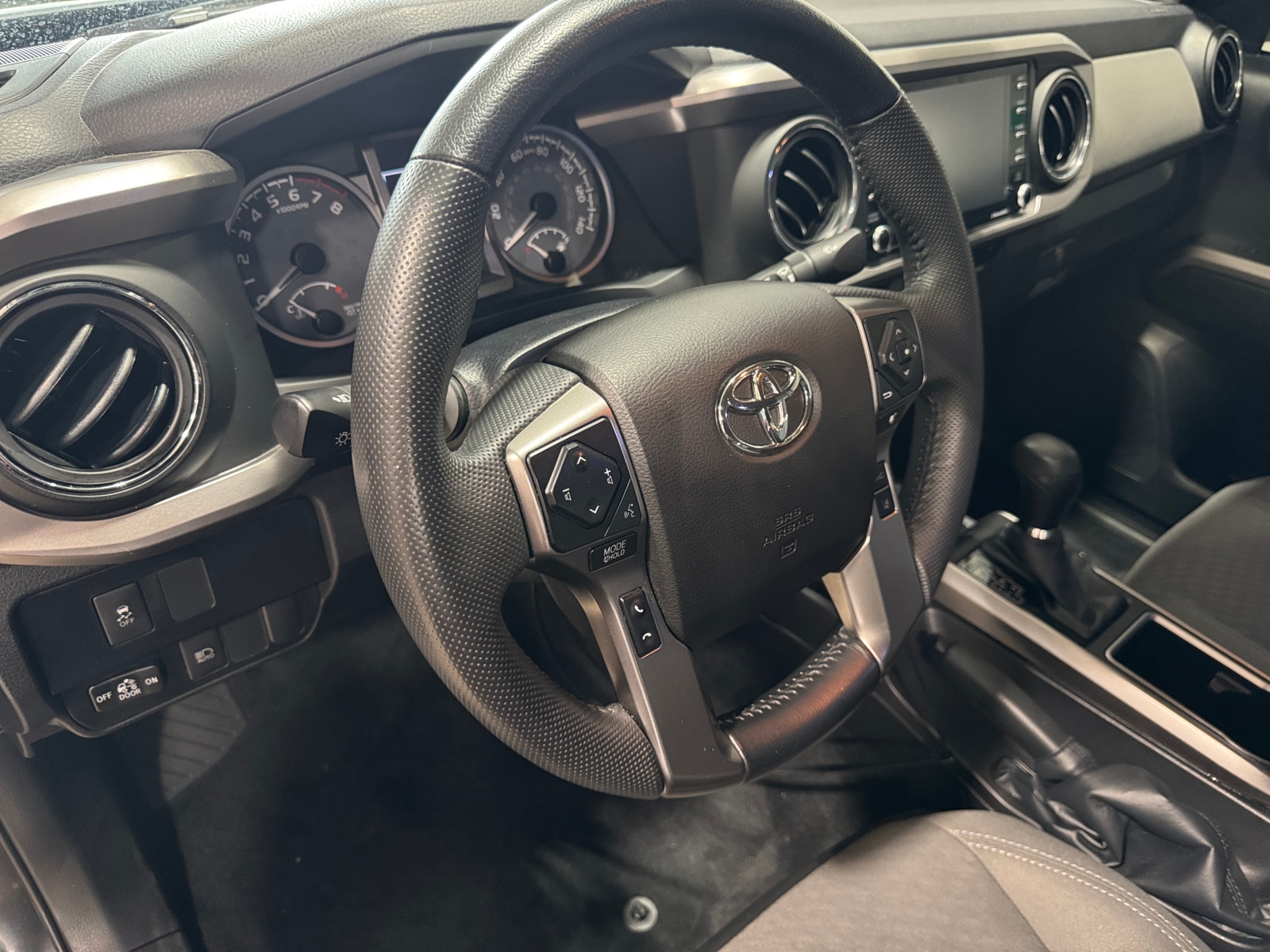 Thumbnail: 2022 Toyota Tacoma - 3
