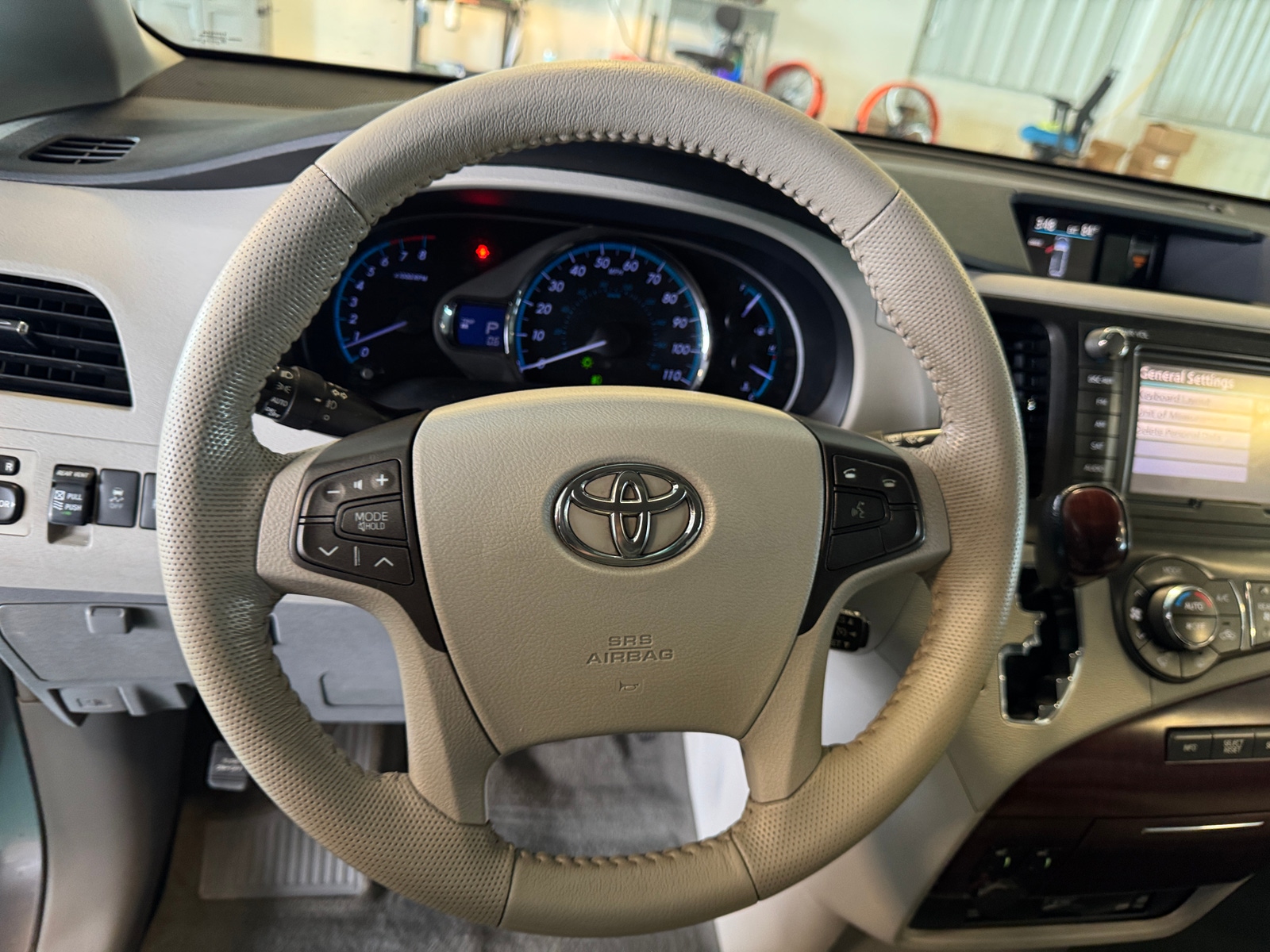 Thumbnail: 2012 Toyota Sienna - 4