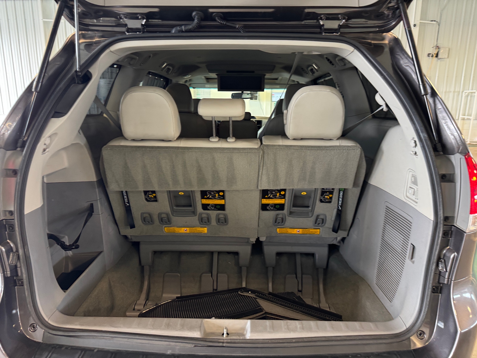 Thumbnail: 2012 Toyota Sienna - 6