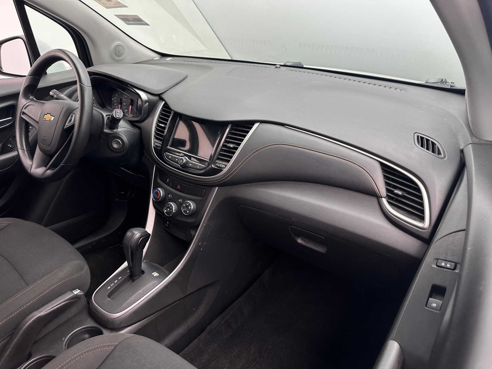 Thumbnail: 2018 Chevrolet Trax - 3