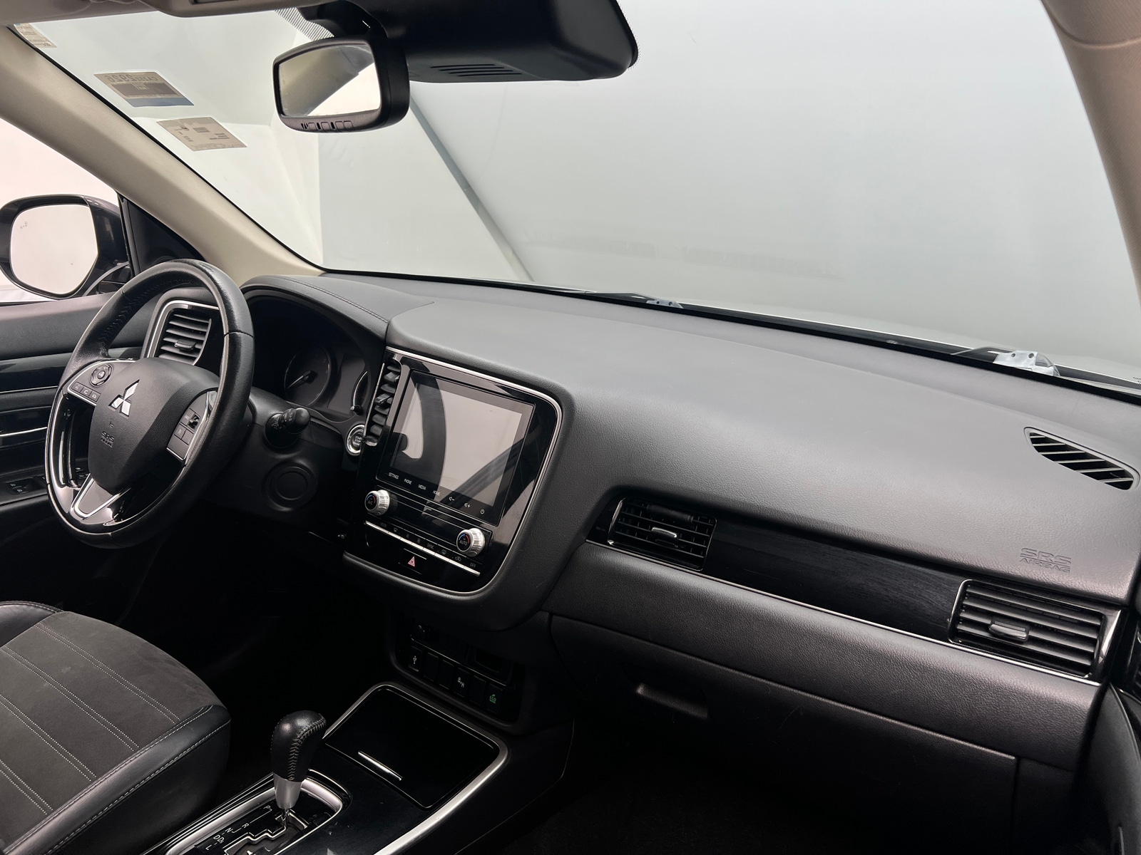 Thumbnail: 2020 Mitsubishi Outlander - 3