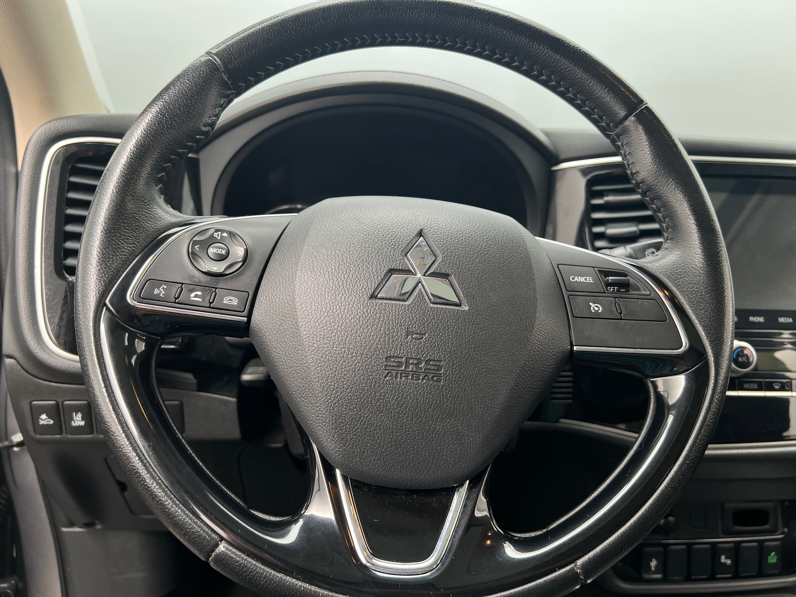 Thumbnail: 2020 Mitsubishi Outlander - 5