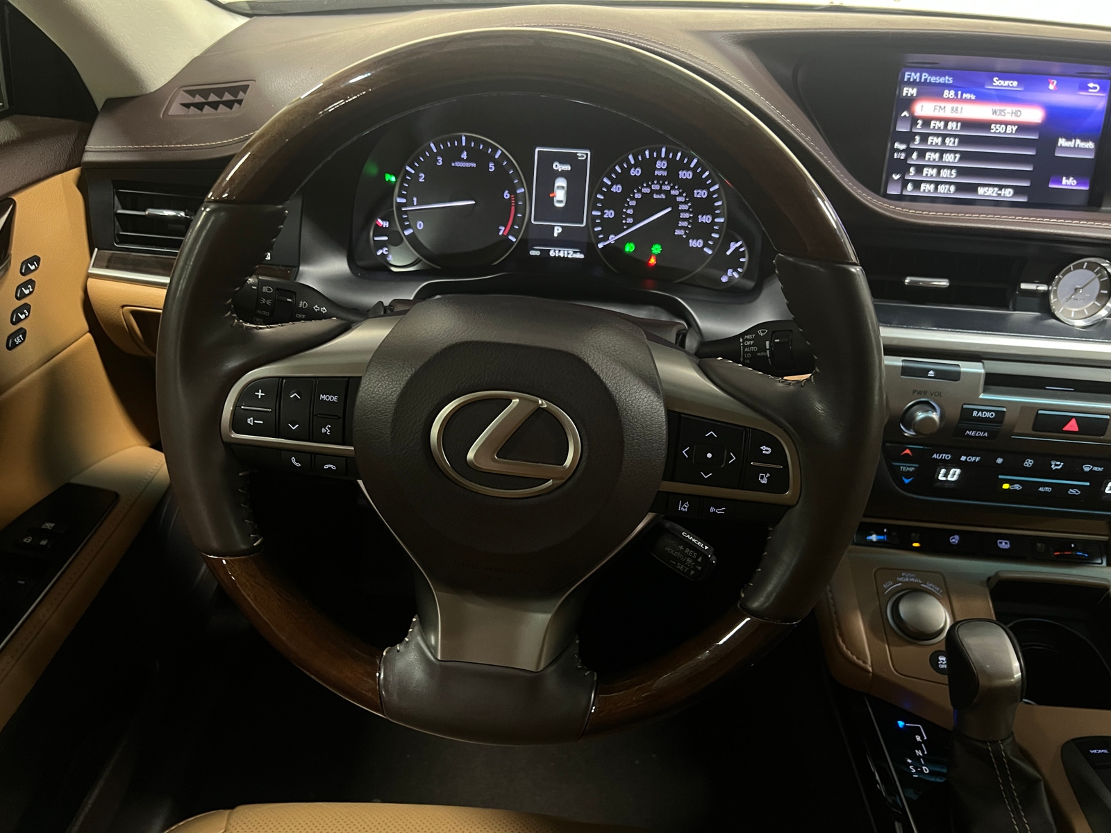 Thumbnail: 2018 Lexus ES - 4
